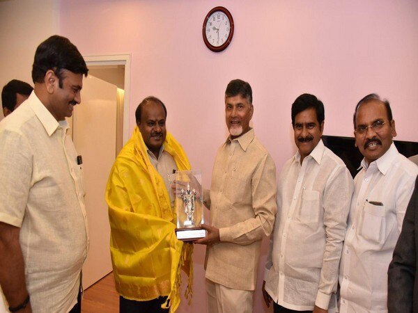 Andhra CM, Kumaraswamy meet to strengthen unity of regional parties Andhra CM, Kumaraswamy meet to strengthen unity of regional parties